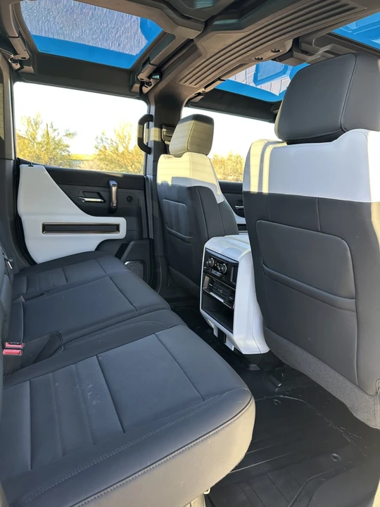 2023 GMC Hummer EV - Image 23 of 31