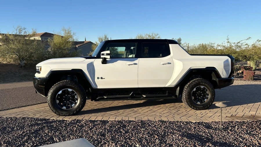 2023 GMC Hummer EV - Image 2 of 31