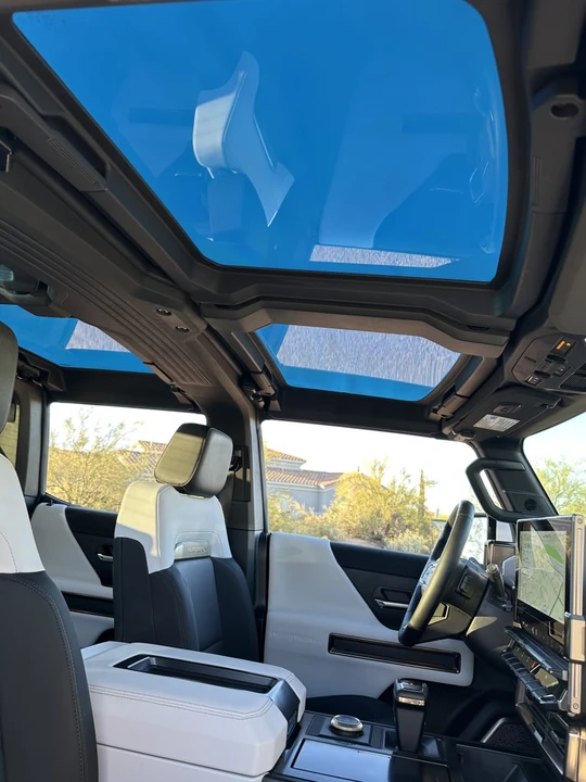 2023 GMC Hummer EV - Image 21 of 31