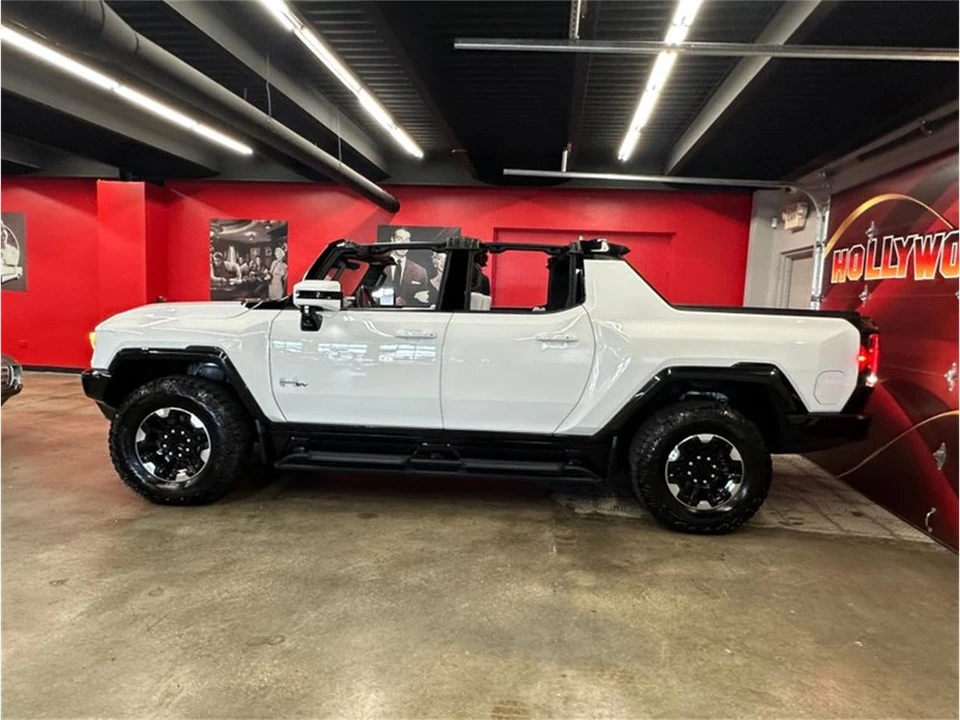 2023 GMC Hummer EV - Image 29 of 31