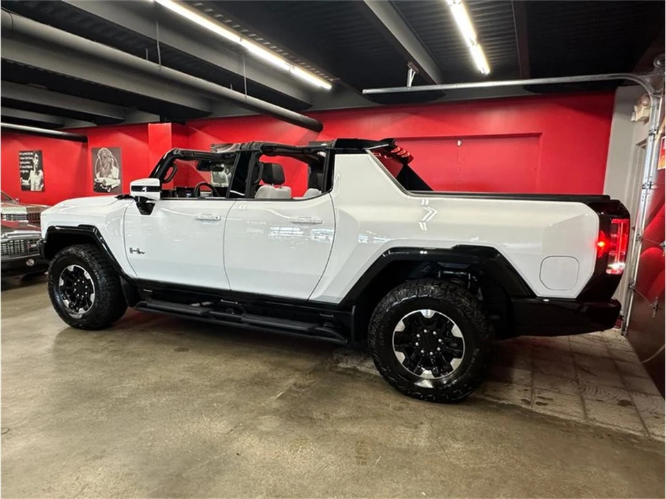 2023 GMC Hummer EV - Image 27 of 31