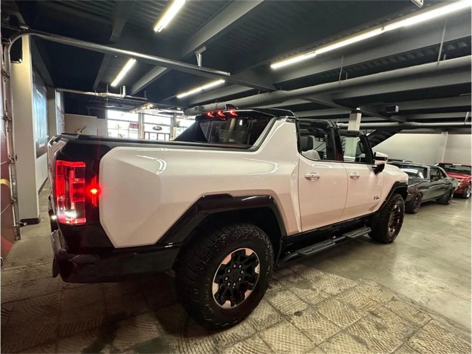 2023 GMC Hummer EV - Image 15 of 31