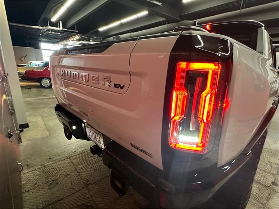 2023 GMC Hummer EV - Image 17 of 31