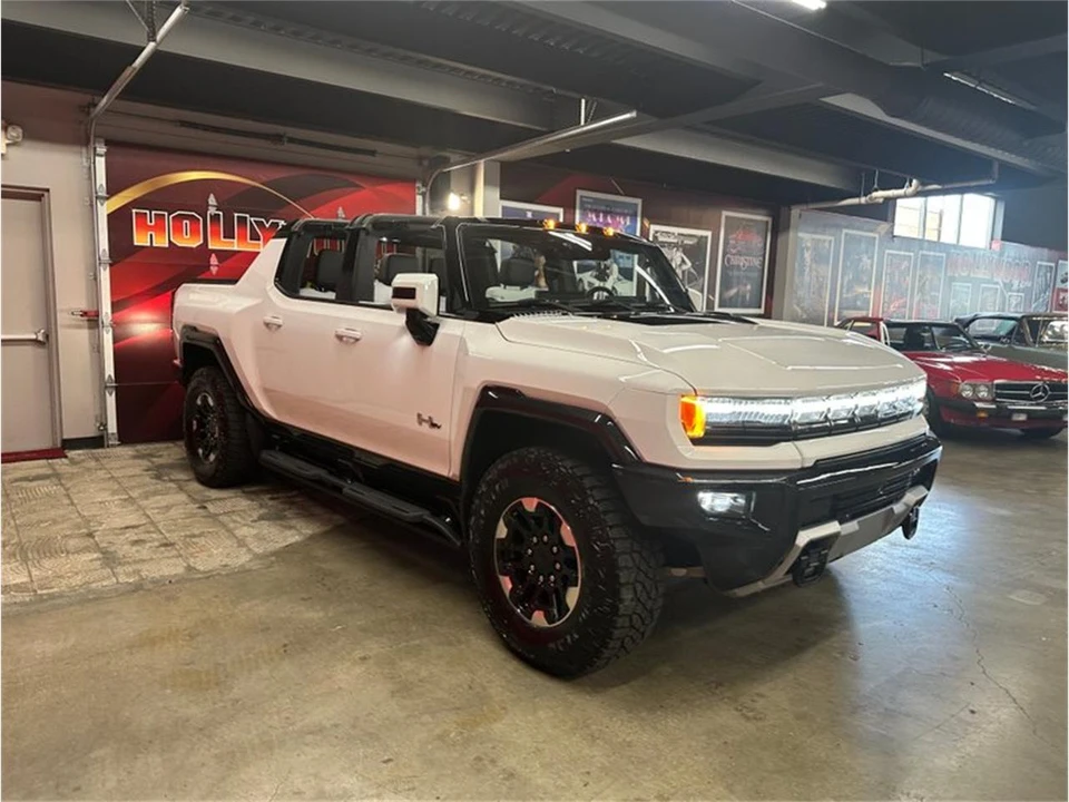 2023 GMC Hummer EV - Image 11 of 31