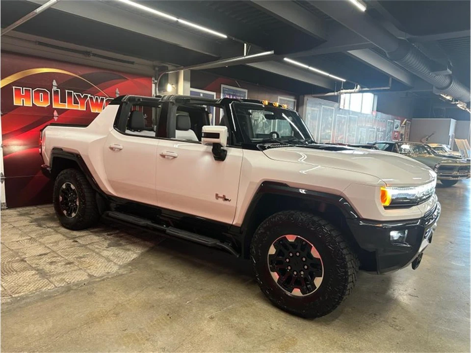 2023 GMC Hummer EV - Image 13 of 31