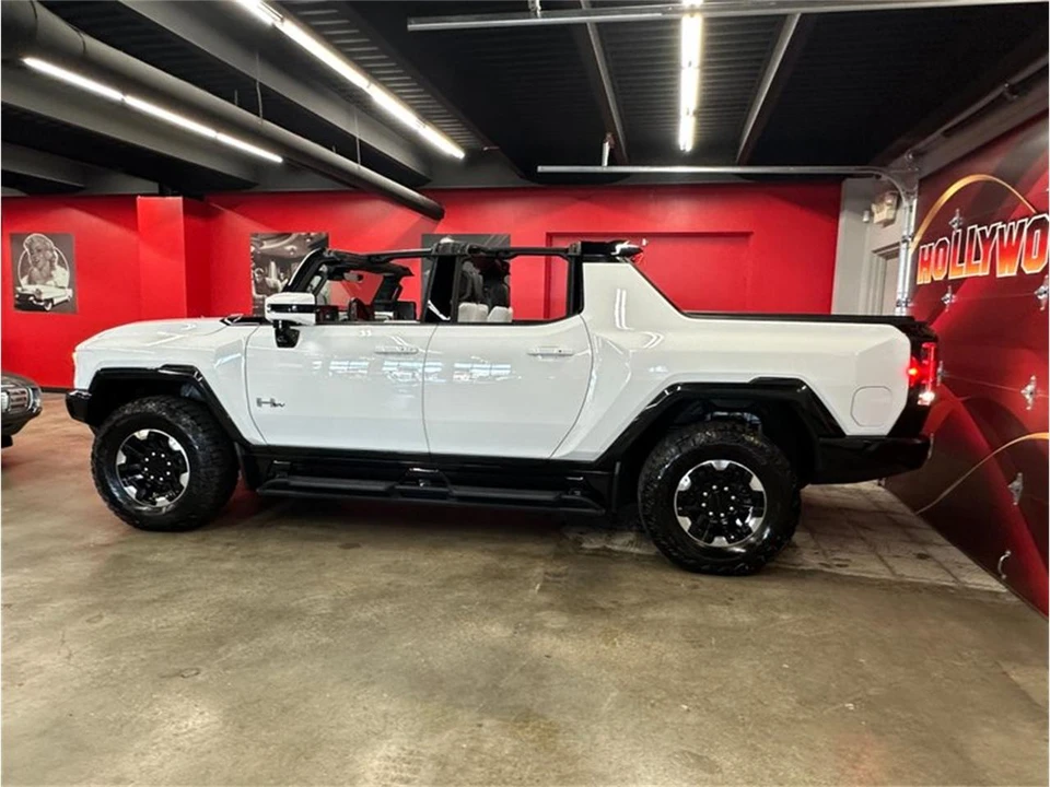 2023 GMC Hummer EV - Image 28 of 31
