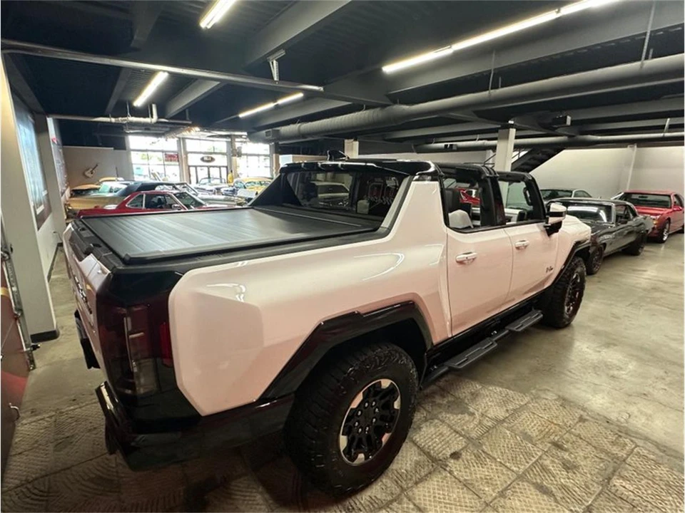 2023 GMC Hummer EV - Image 20 of 31