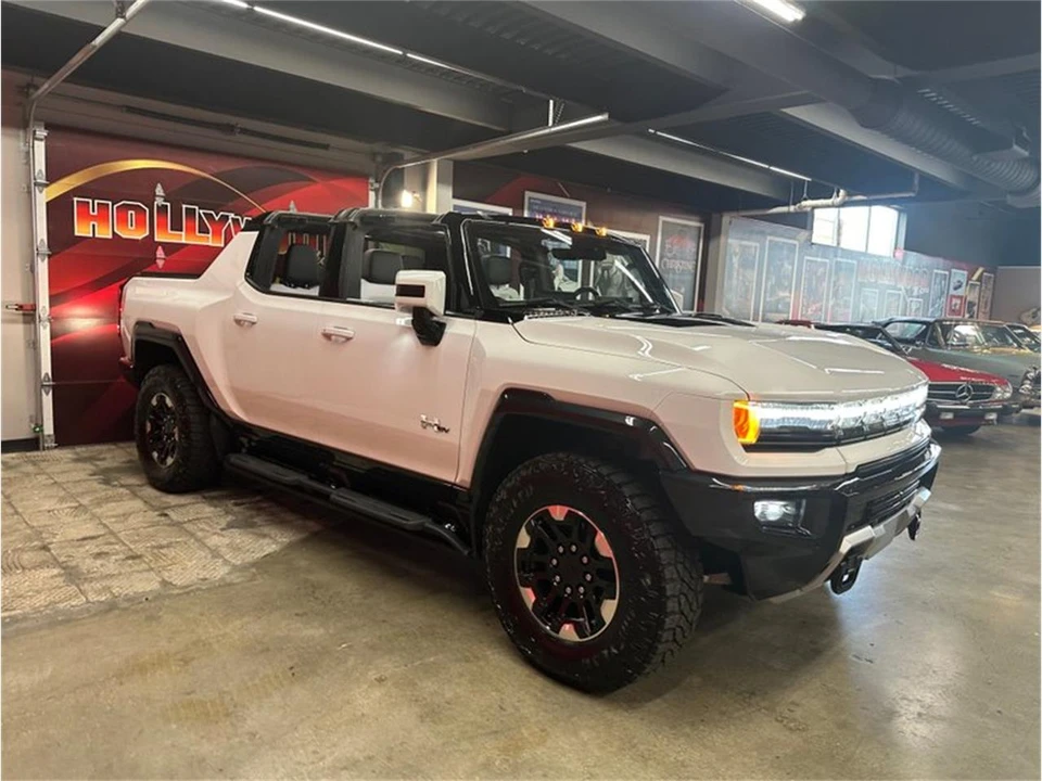 2023 GMC Hummer EV - Image 12 of 31