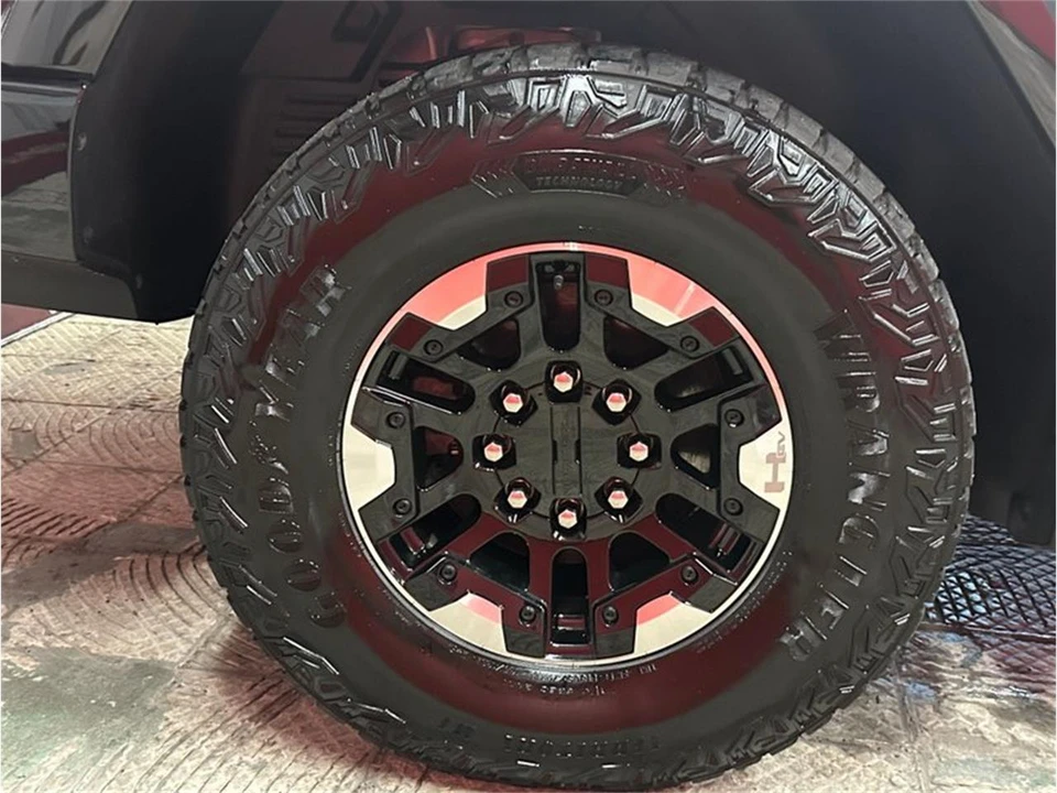 2023 GMC Hummer EV - Image 24 of 31