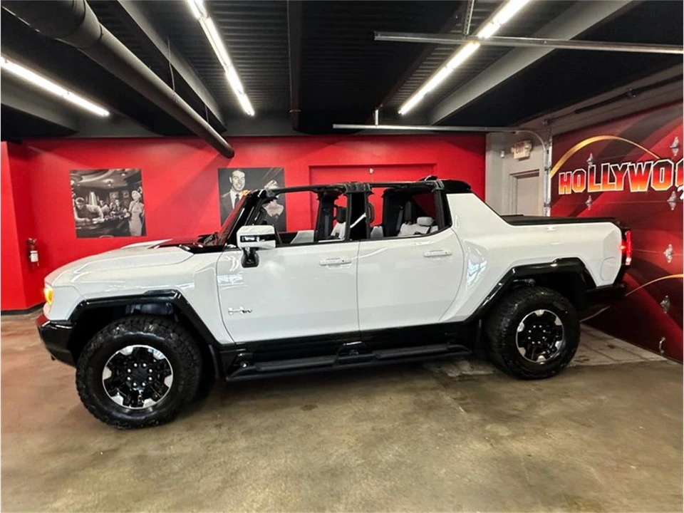 2023 GMC Hummer EV - Image 30 of 31