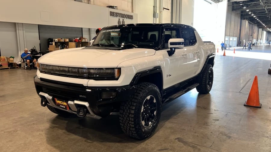 2023 GMC Hummer EV - Image 6 of 14