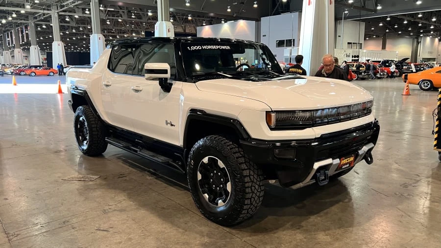 2023 GMC Hummer EV - Image 9 of 14