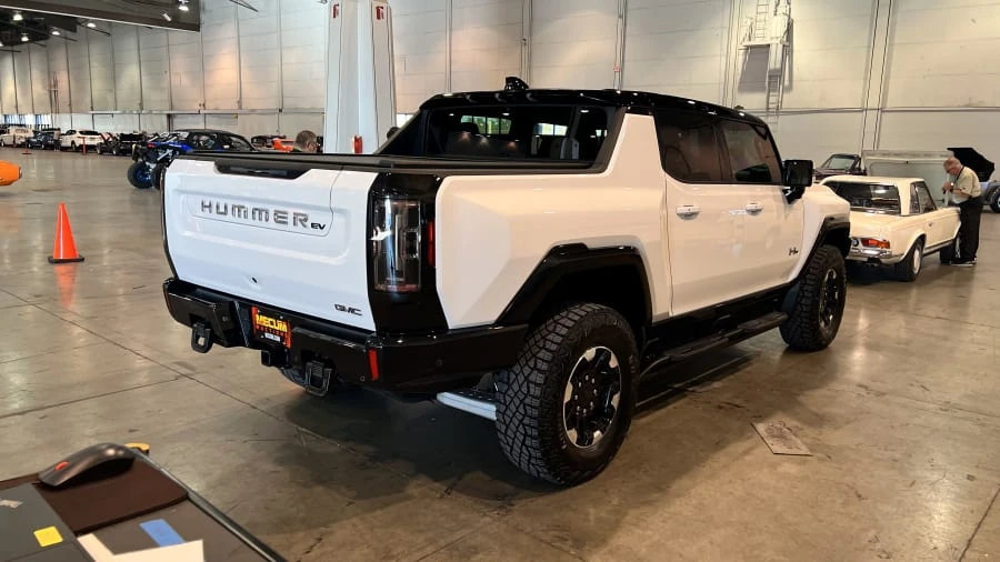2023 GMC Hummer EV - Image 8 of 14