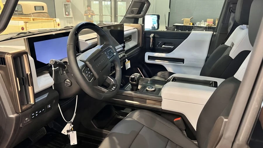 2023 GMC Hummer EV - Image 12 of 14