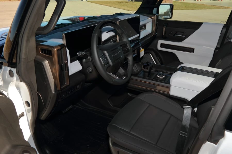 2023 GMC Hummer EV - Image 28 of 31