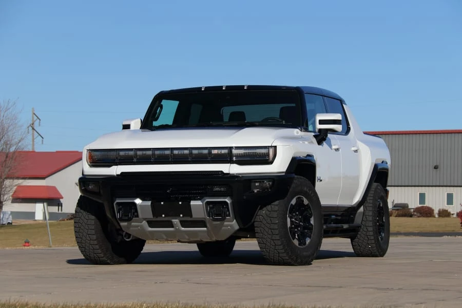 2023 GMC Hummer EV - Image 17 of 31