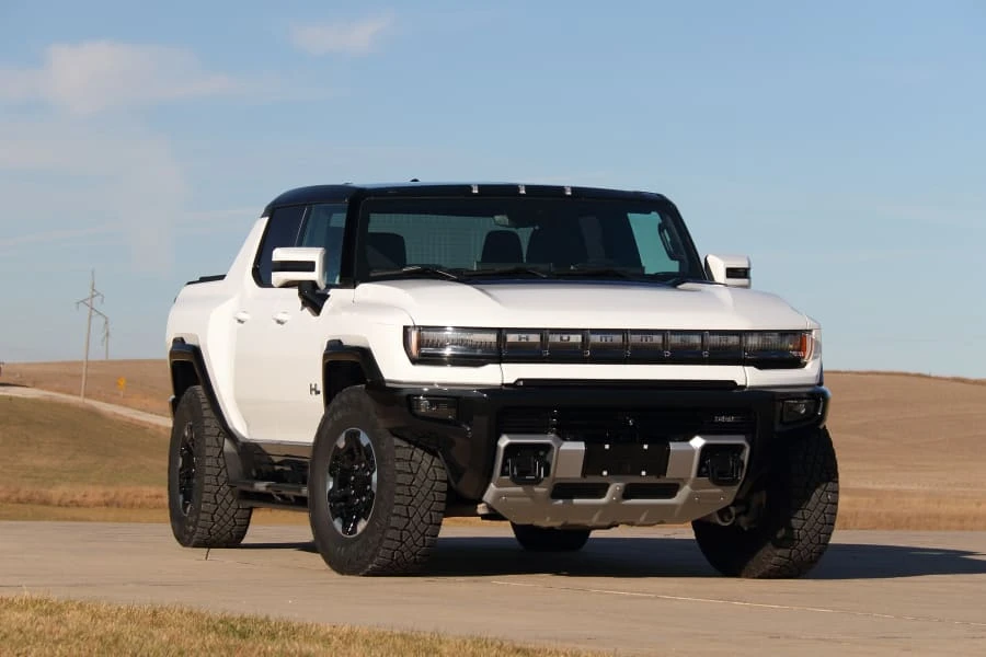 2023 GMC Hummer EV - Image 7 of 31