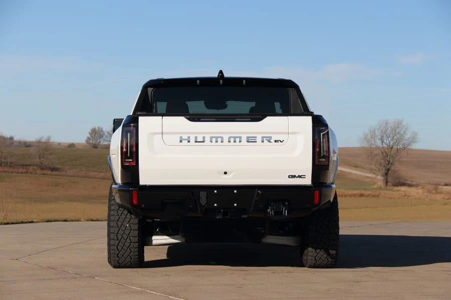 2023 GMC Hummer EV - Image 10 of 31