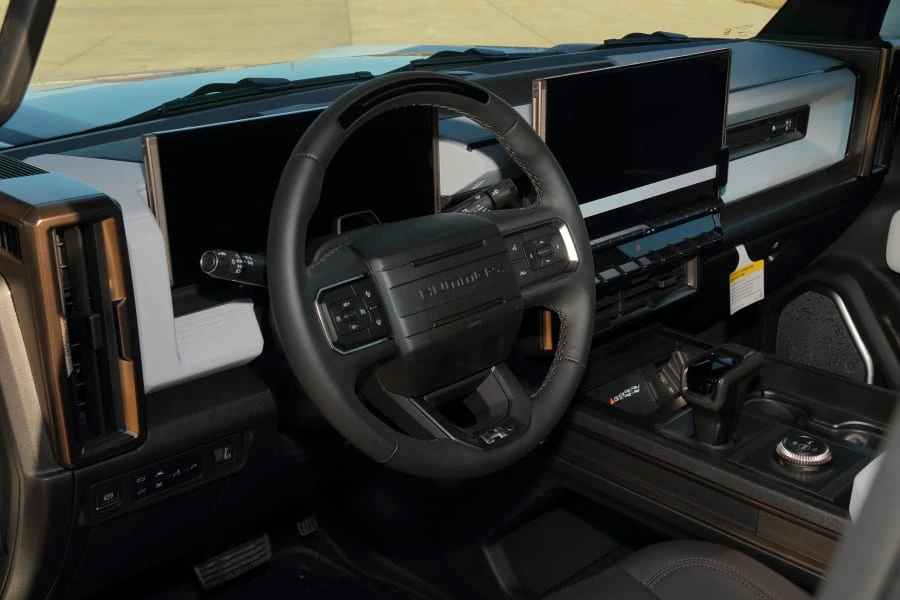 2023 GMC Hummer EV - Image 29 of 31