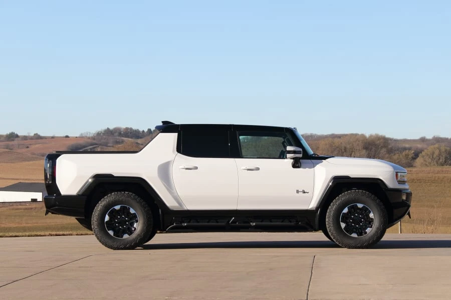 2023 GMC Hummer EV - Image 2 of 31