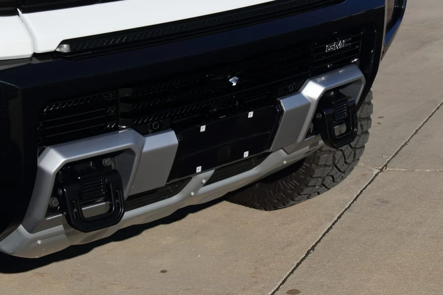 2023 GMC Hummer EV - Image 14 of 31