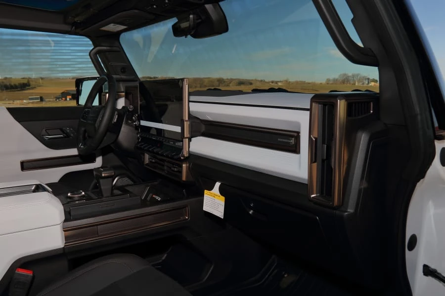 2023 GMC Hummer EV - Image 23 of 31