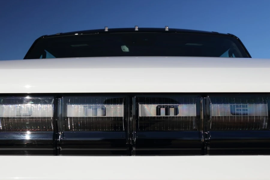 2023 GMC Hummer EV - Image 11 of 31