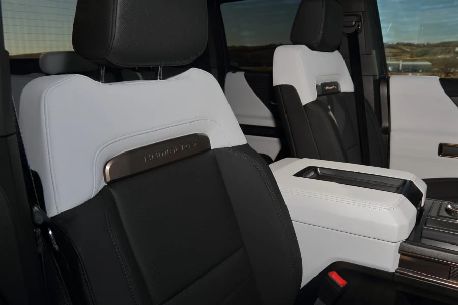 2023 GMC Hummer EV - Image 30 of 31