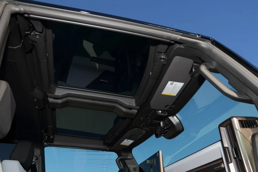 2023 GMC Hummer EV - Image 22 of 31