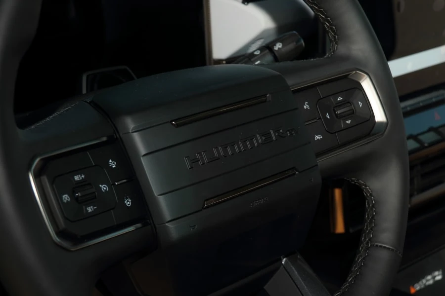 2023 GMC Hummer EV - Image 24 of 31