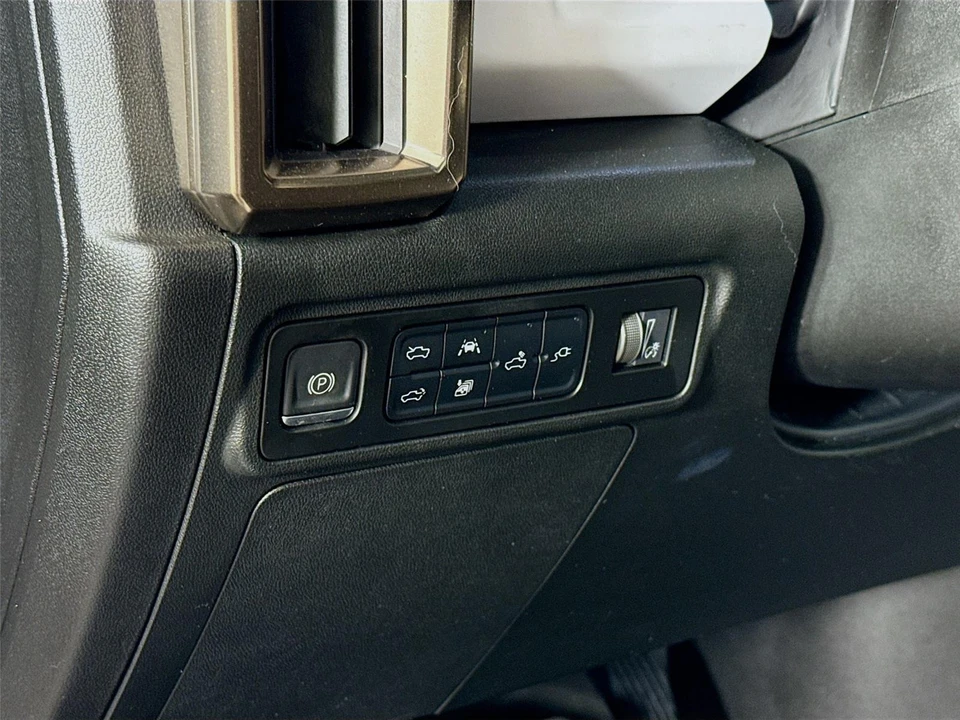 2023 GMC Hummer EV - Image 5 of 17