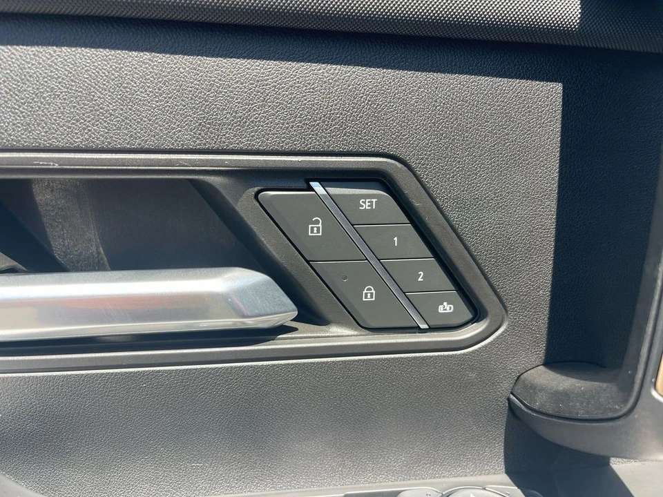 2023 GMC Hummer EV - Image 11 of 12
