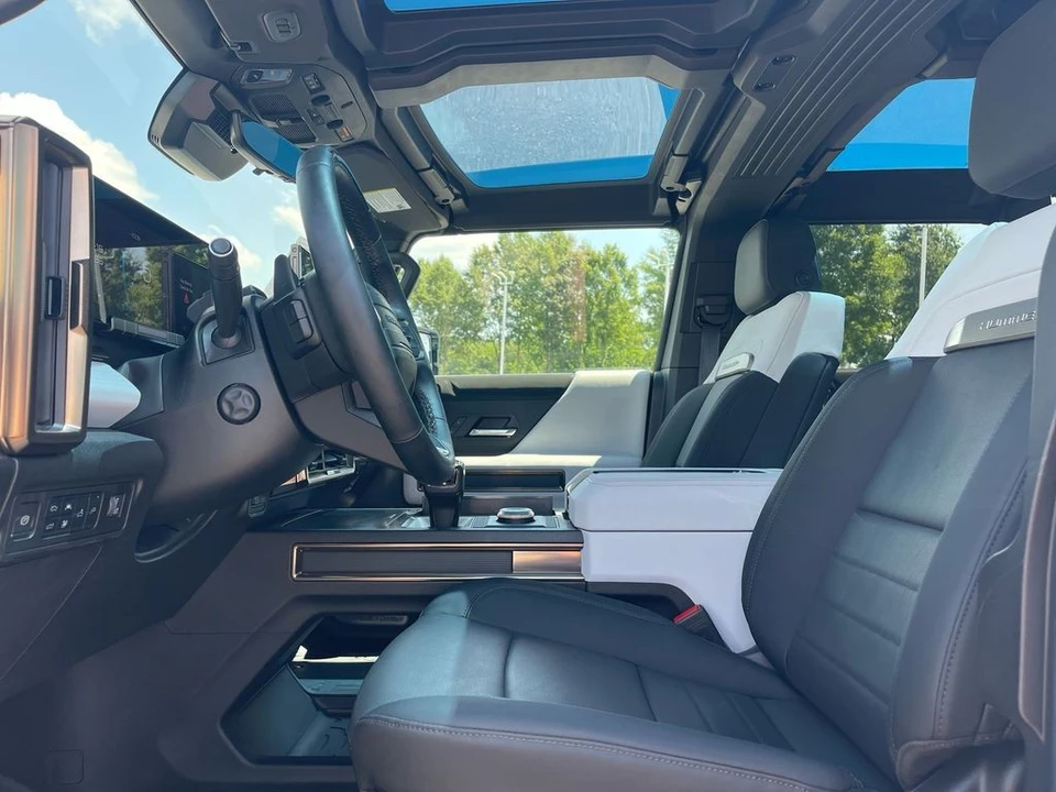 2023 GMC Hummer EV - Image 9 of 12
