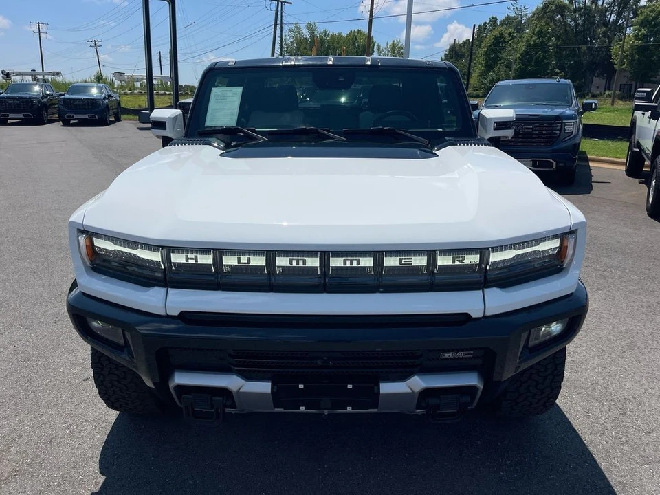 2023 GMC Hummer EV - Image 8 of 12
