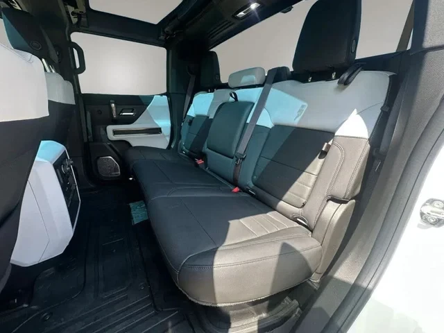 2023 GMC Hummer EV - Image 16 of 20