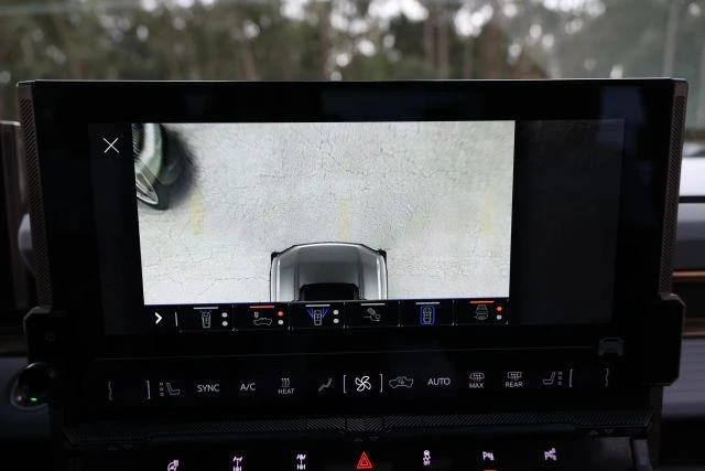 2023 GMC Hummer EV - Image 23 of 31