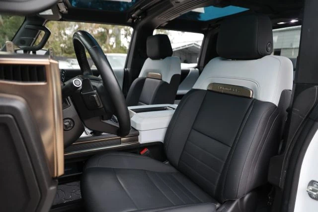 2023 GMC Hummer EV - Image 10 of 31