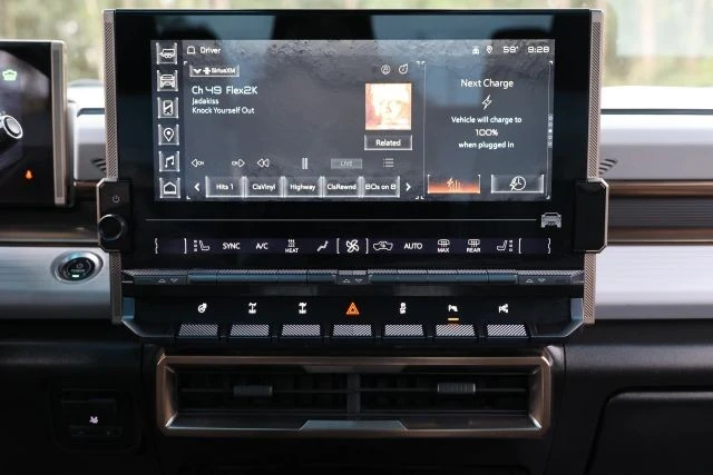 2023 GMC Hummer EV - Image 18 of 31