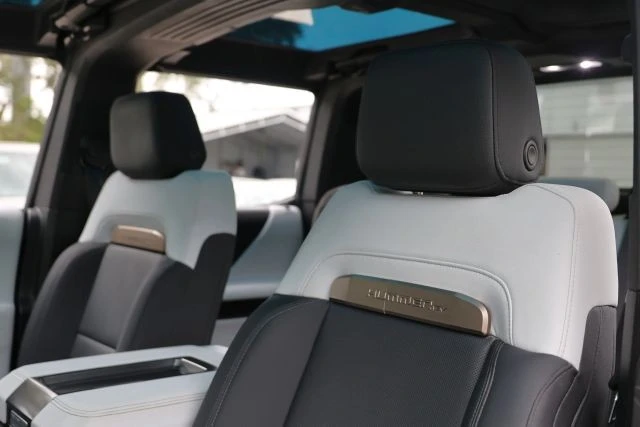 2023 GMC Hummer EV - Image 10 of 12