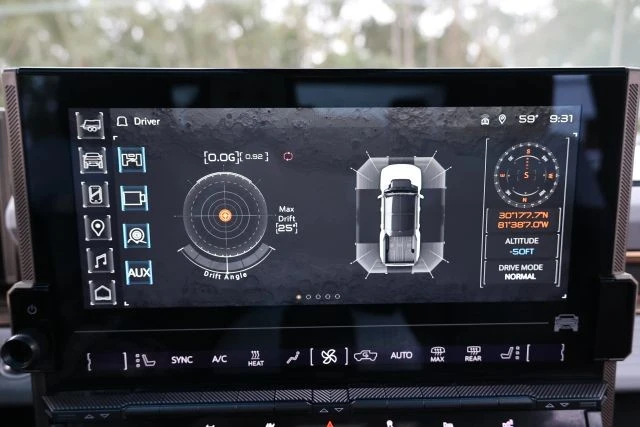 2023 GMC Hummer EV - Image 21 of 31