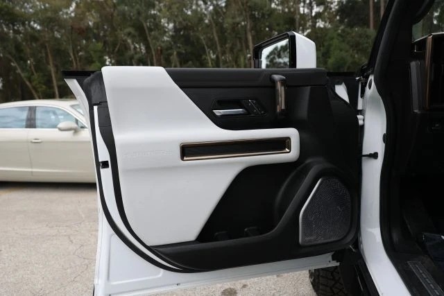 2023 GMC Hummer EV - Image 7 of 12