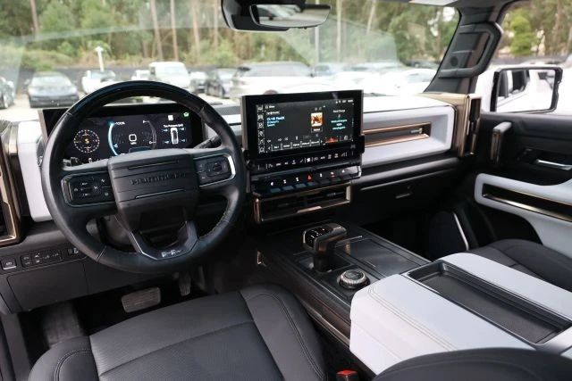 2023 GMC Hummer EV - Image 13 of 31