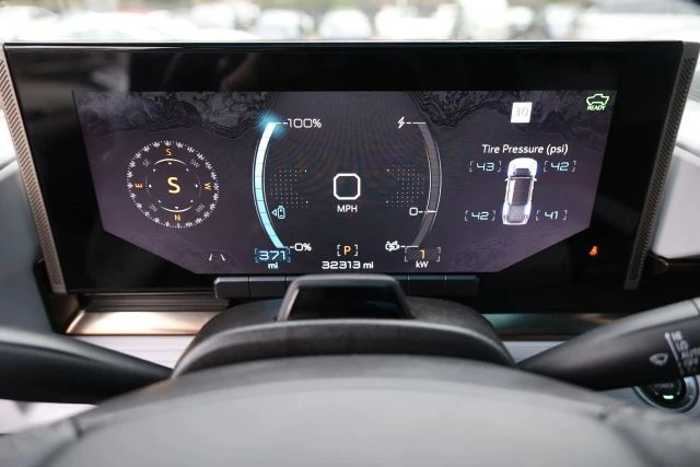 2023 GMC Hummer EV - Image 16 of 31