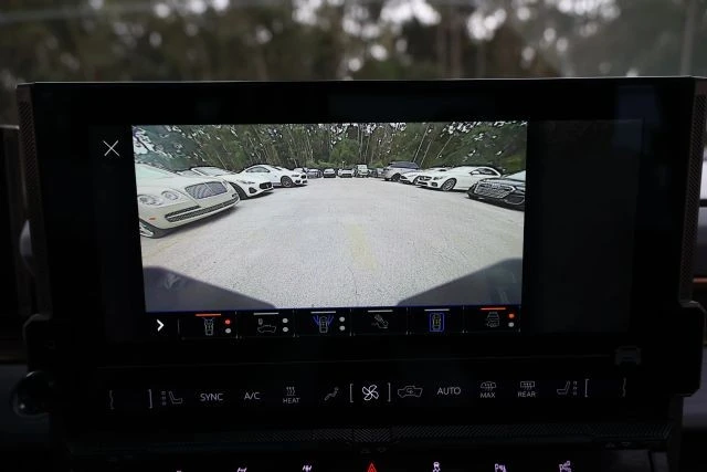 2023 GMC Hummer EV - Image 22 of 31