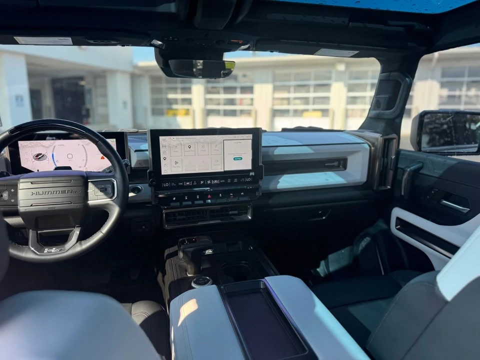 2023 GMC Hummer EV - Image 9 of 16