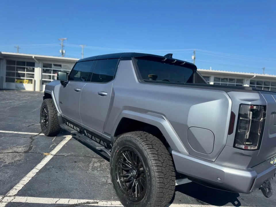 2023 GMC Hummer EV - Image 6 of 16
