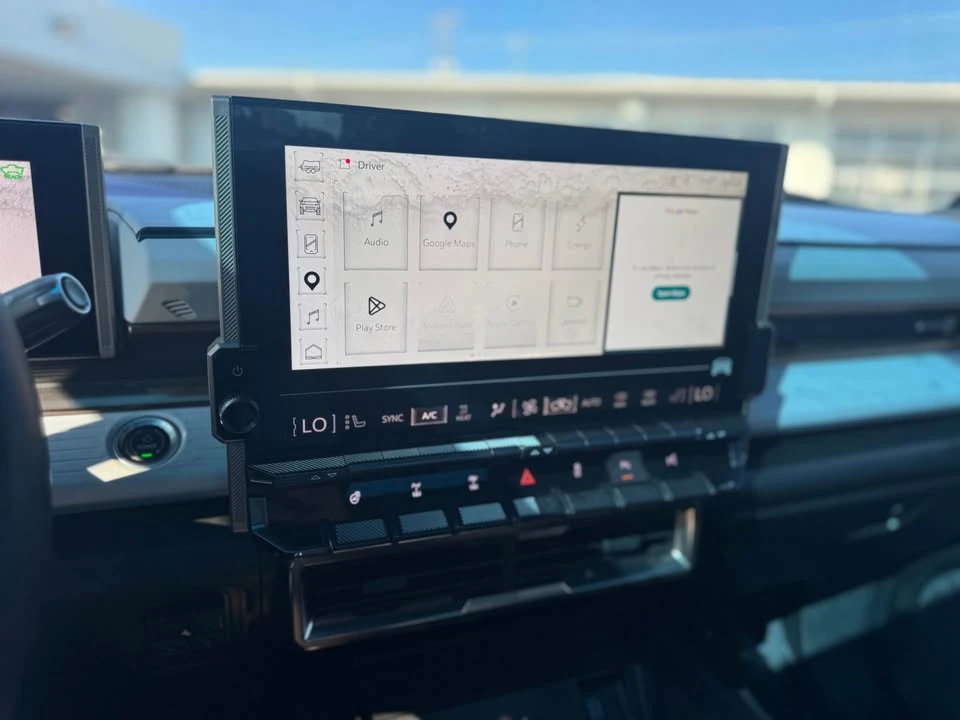 2023 GMC Hummer EV - Image 15 of 16