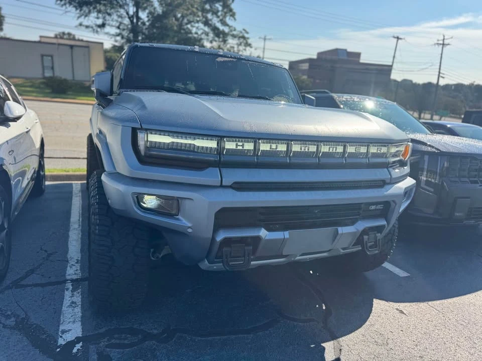 2023 GMC Hummer EV - Image 10 of 16