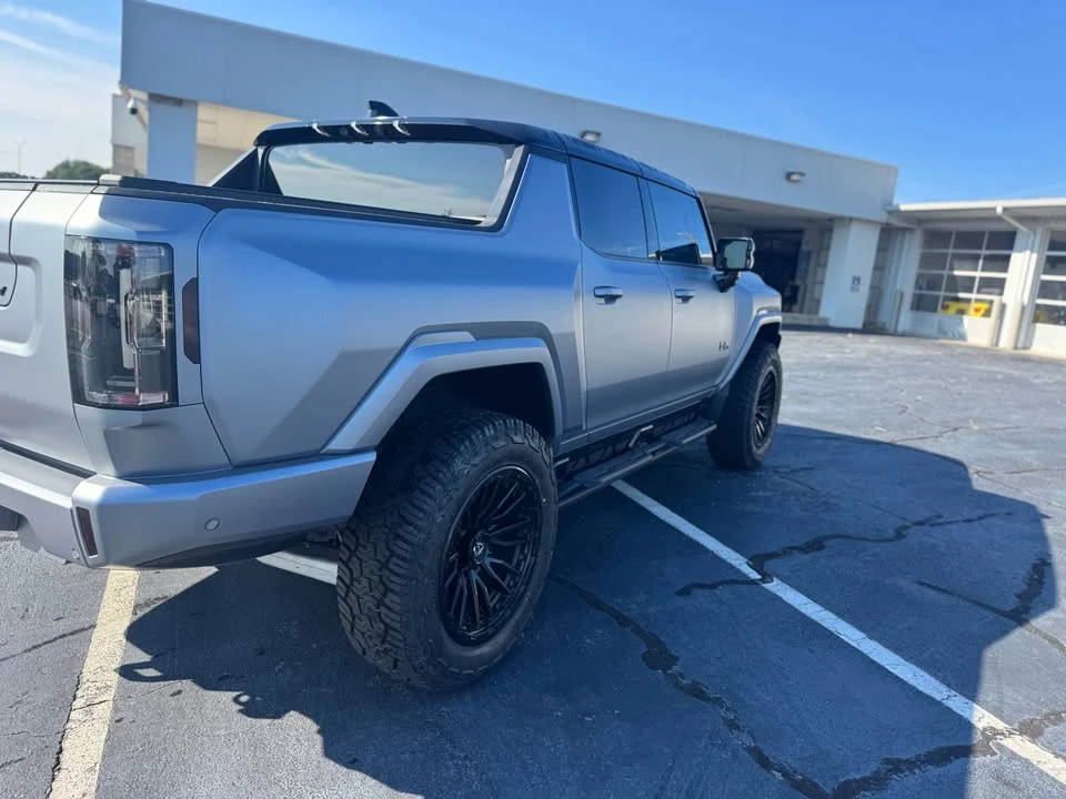 2023 GMC Hummer EV - Image 5 of 16