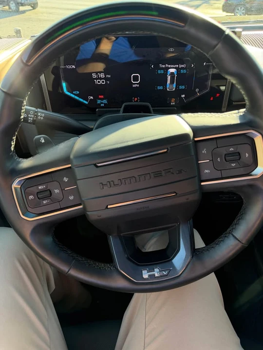 2023 GMC Hummer EV - Image 10 of 13